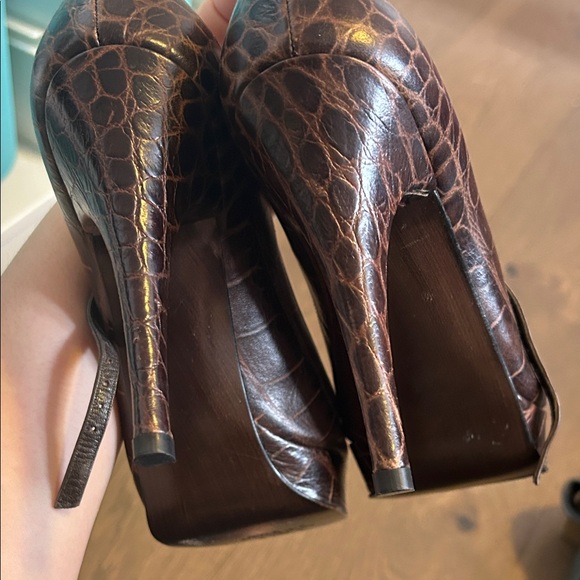 Stuart Weitzman Brown Croc-Embossed Heels - Picture 4 of 6